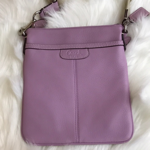 Coach Handbags - Genuine Coach Leather Crossbody Purse EUC